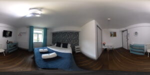 Room 19 - The Koi Carp Room - LilyRose Hotel